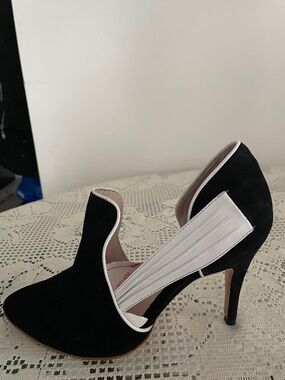 New beautiful shoes. La Once, cheap.